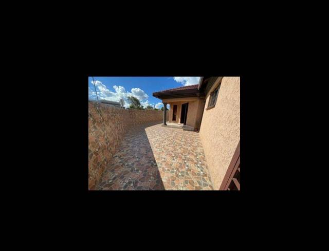 3 BEDROOM HOUSE FOR SALE IN REFILWE